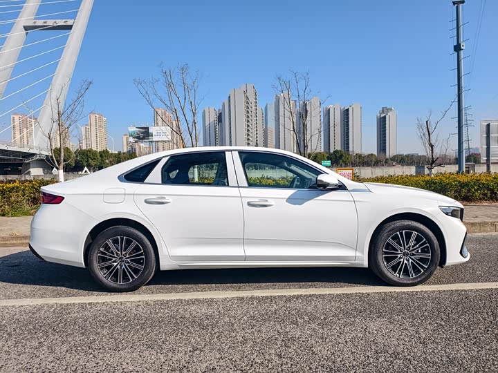 Фото 6 - Geely Preface