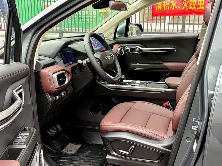 Photo 7 - Geely Okavango