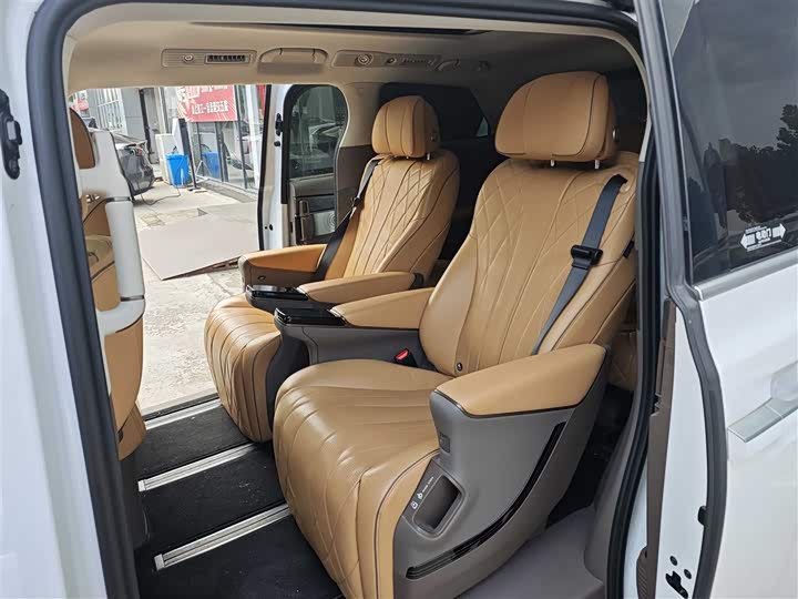 Фото 7 - Denza D9