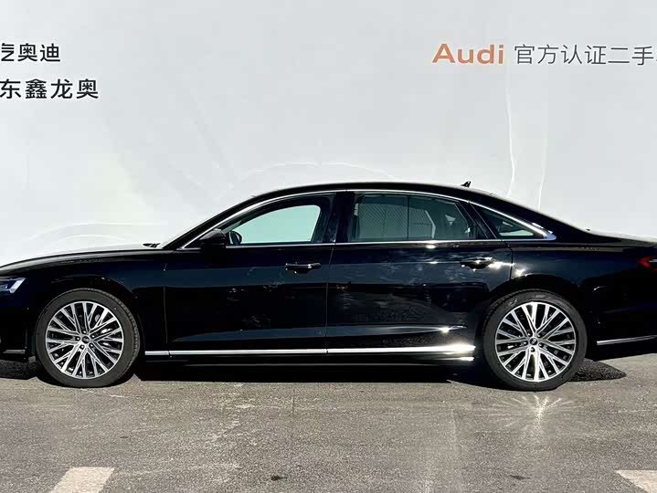 Фото 3 - Audi A8