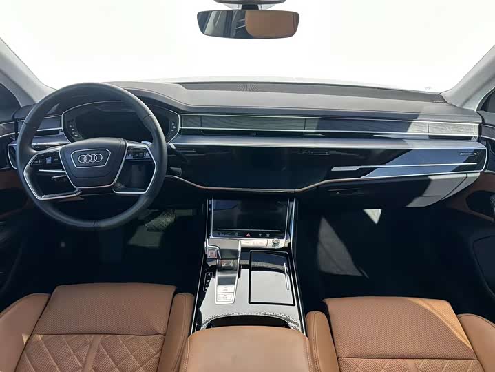 Фото 4 - Audi A8