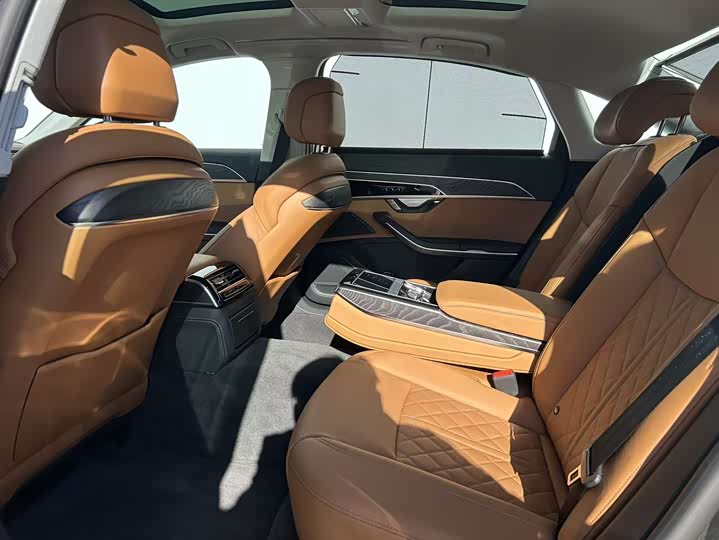 Фото 6 - Audi A8