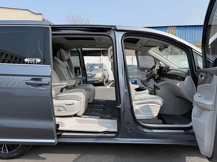 Photo 5 - Roewe iMax 8