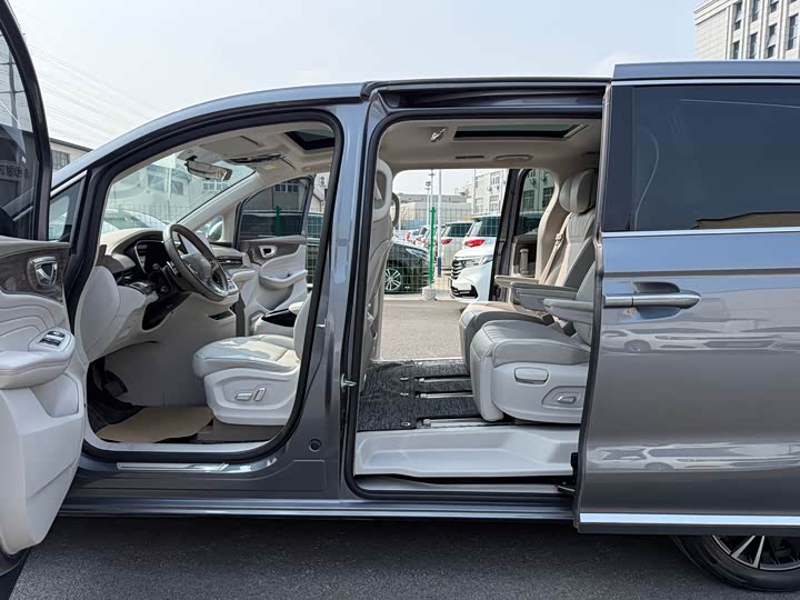 Photo 7 - Roewe iMax 8