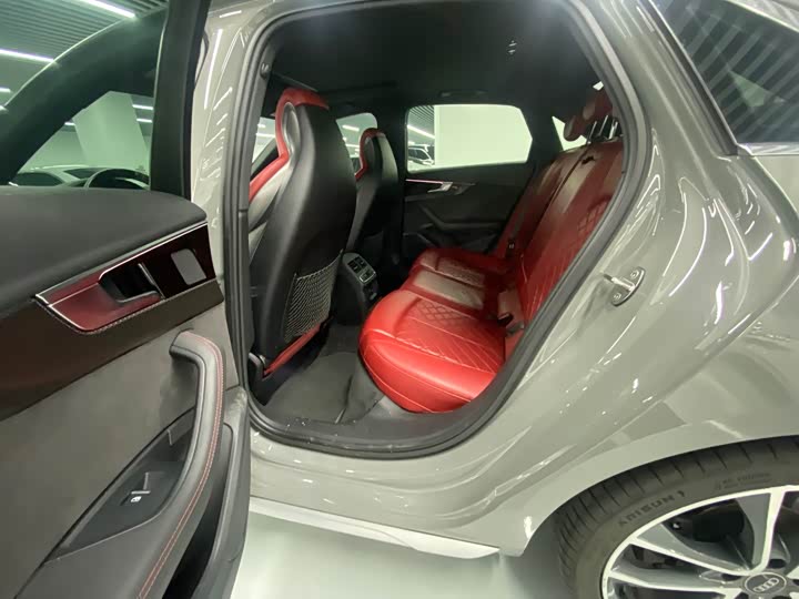 Фото 9 - Audi S4