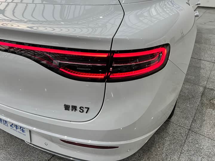 Фото 9 - Luxeed S7