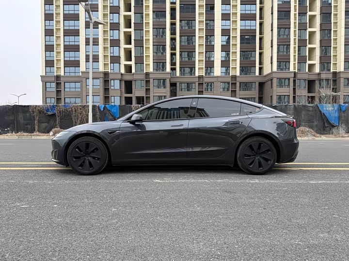 Photo 4 - Tesla Model 3