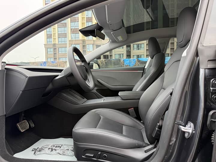 Photo 5 - Tesla Model 3