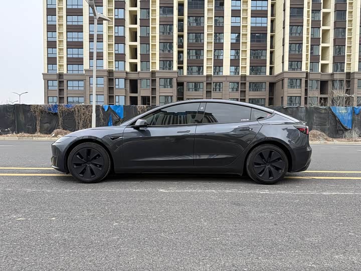 Photo 9 - Tesla Model 3