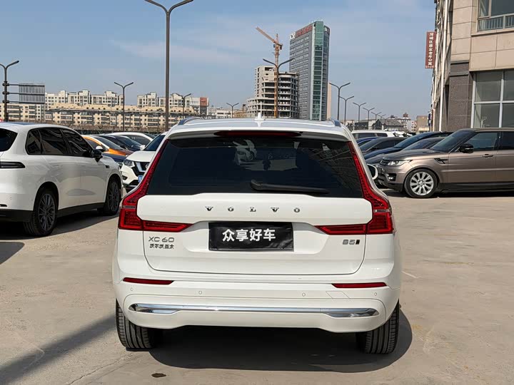 Фото 8 - Volvo XC60