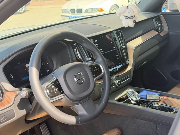 Фото 9 - Volvo XC60