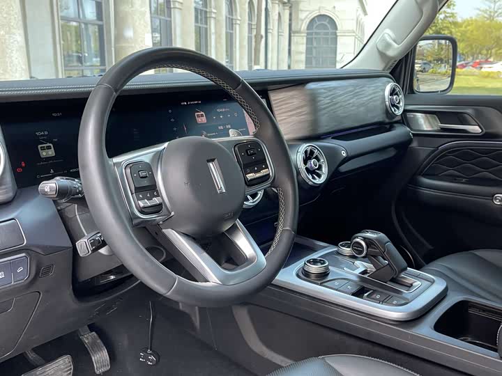 Фото 8 - Tank 300