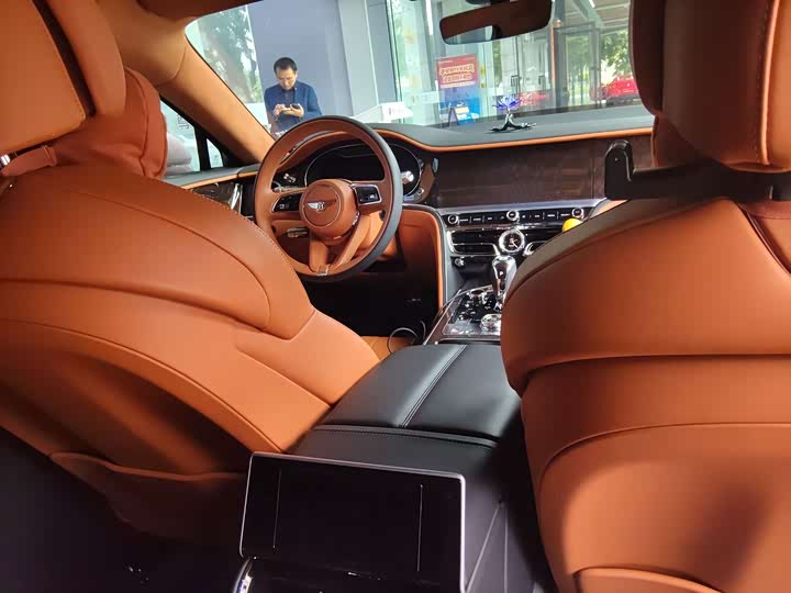 Фото 5 - Bentley Flying Spur