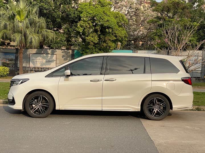 Фото 4 - Honda Odyssey