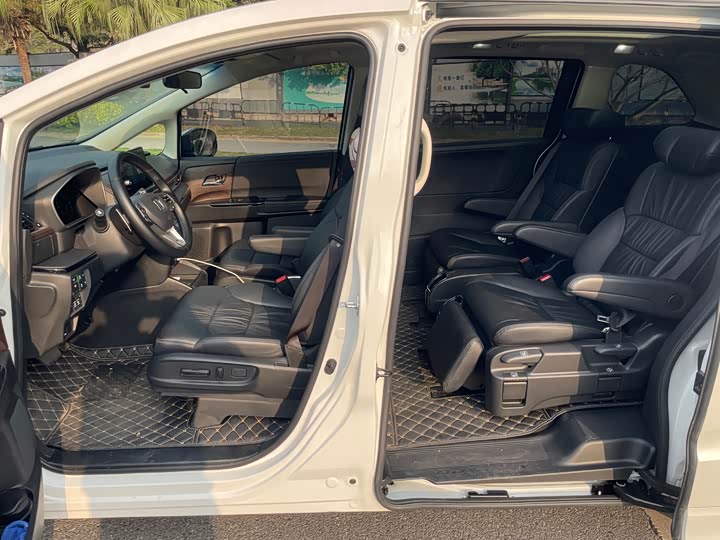 Фото 7 - Honda Odyssey