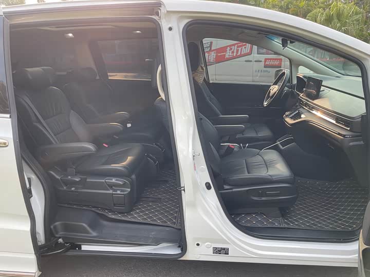 Фото 8 - Honda Odyssey