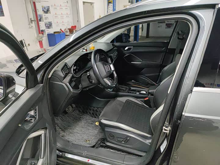 Фото 4 - Audi Q3