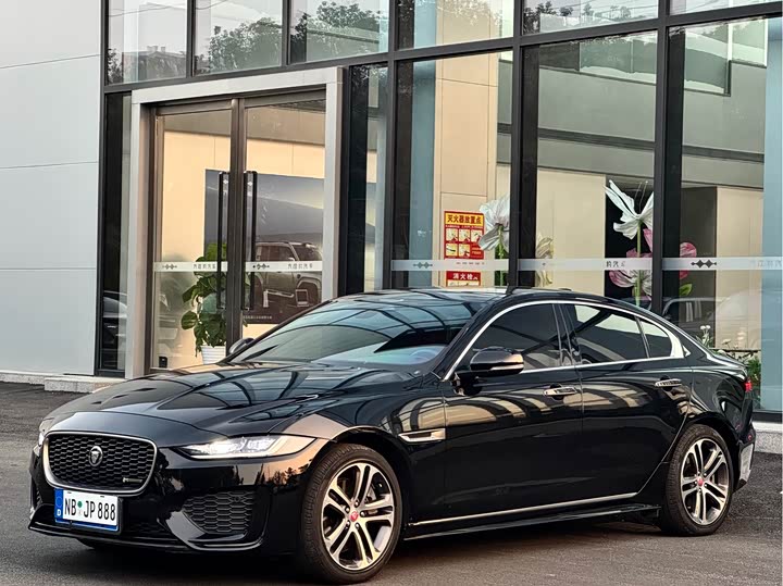 Photo 2 - Jaguar XE L