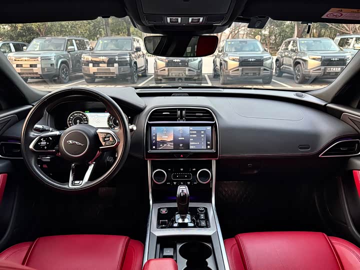 Photo 5 - Jaguar XE L