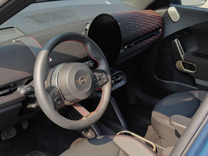 Photo 6 - Mini Aceman