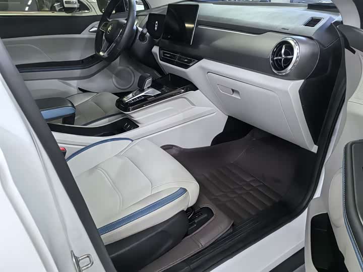 Фото 9 - BYD Yuan Pro