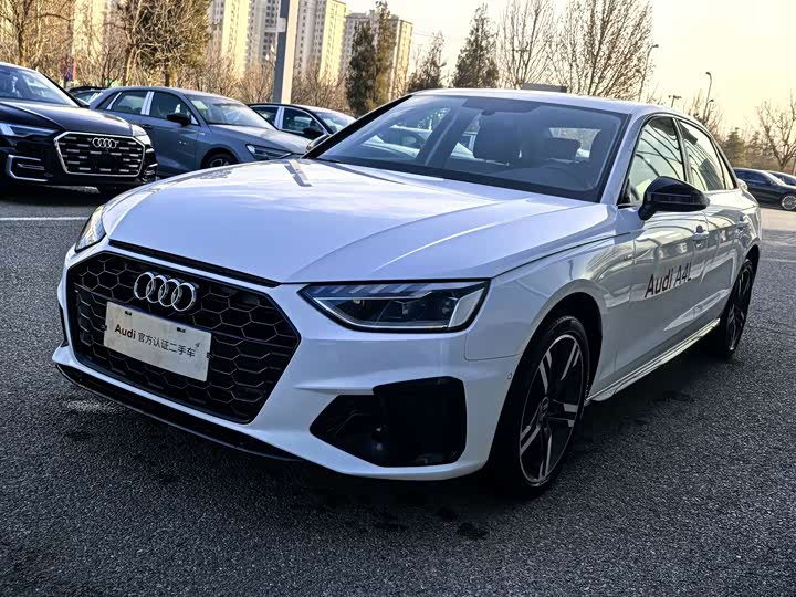 Фото 1 - Audi A4L