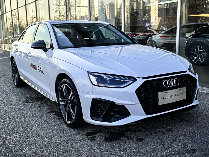 Фото 3 - Audi A4L