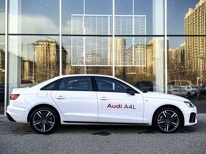 Фото 4 - Audi A4L