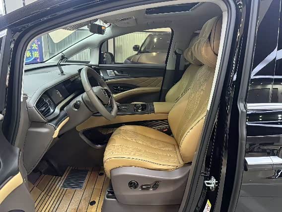 Фото 5 - Denza D9