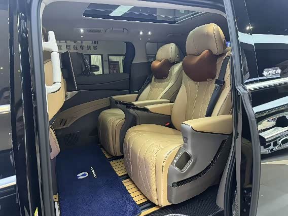 Фото 9 - Denza D9