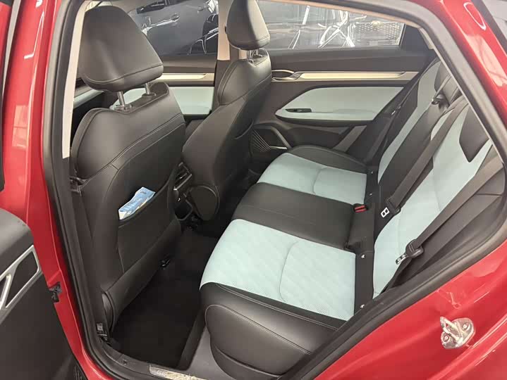 Geely Emgrand L 2022 2022款 1.4T CVT尊贵型