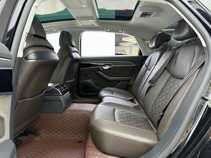 Фото 7 - Audi A8