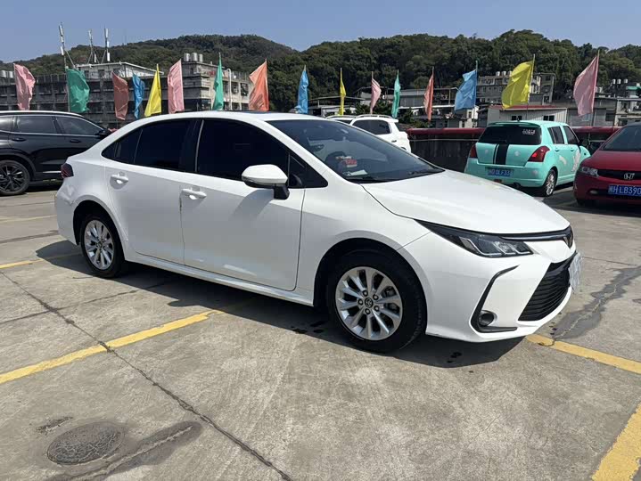 Фото 3 - Toyota Corolla