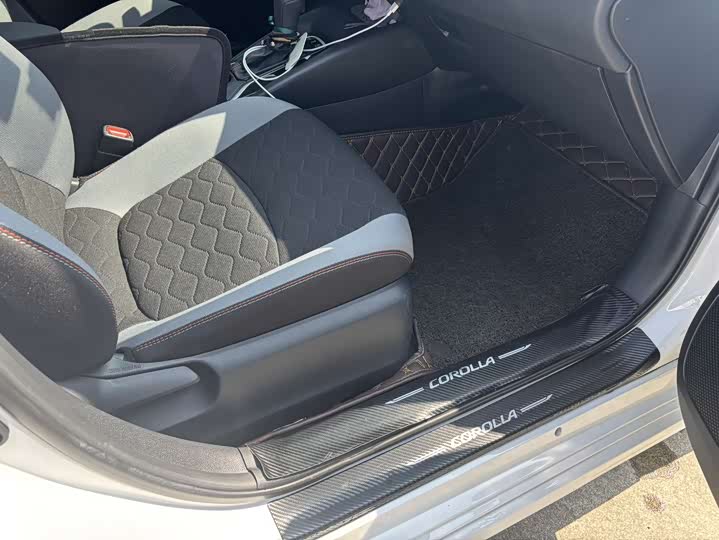 Фото 8 - Toyota Corolla