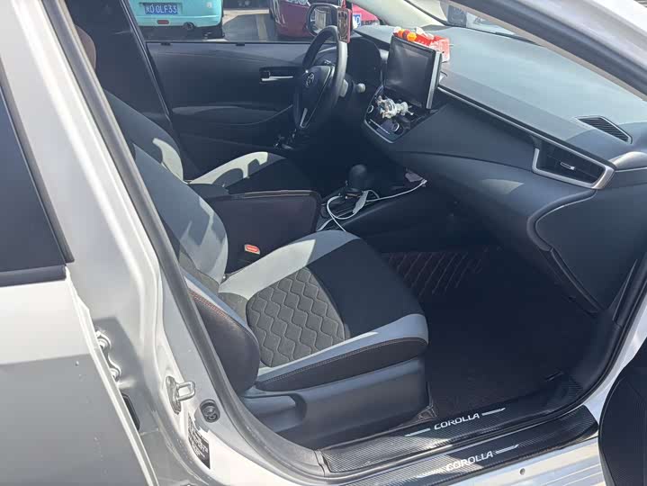 Фото 9 - Toyota Corolla