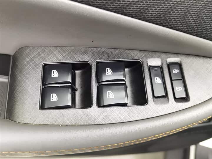 Фото 9 - Changan UNI-T