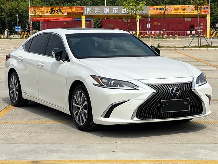 Фото 3 - Lexus ES