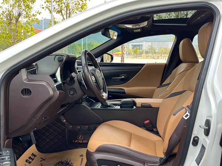 Фото 4 - Lexus ES