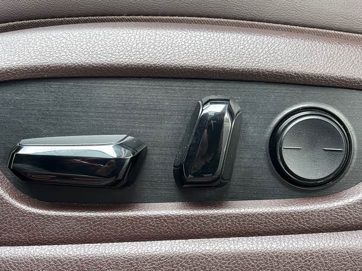 Фото 8 - Lexus ES