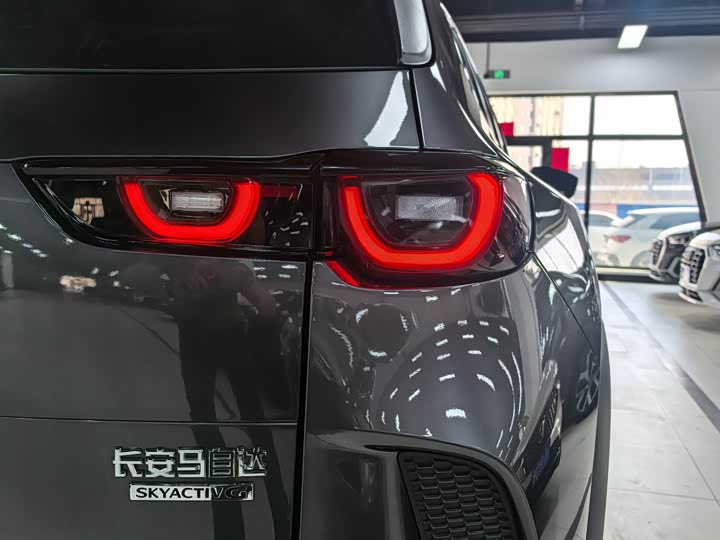 Photo 5 - Mazda CX-50