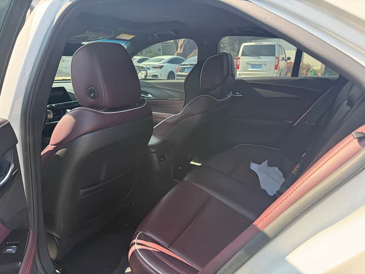 Фото 6 - Cadillac CT4