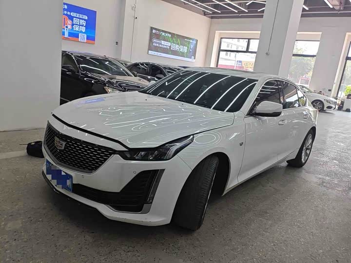 Фото 1 - Cadillac CT5