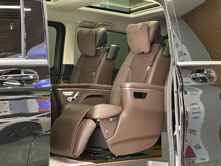 Фото 8 - Mercedes-Benz V-Class