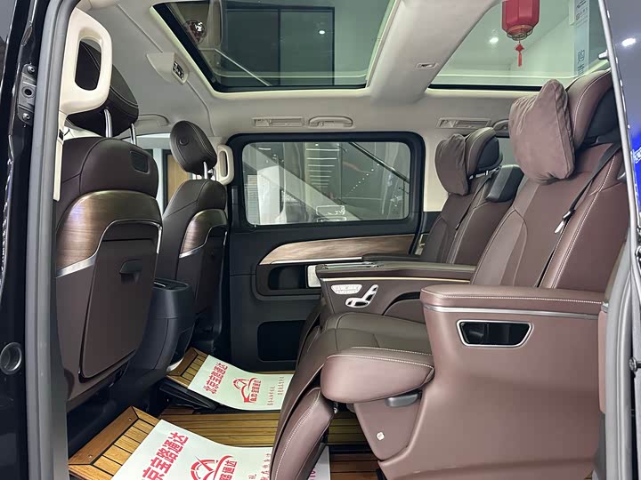 Фото 9 - Mercedes-Benz V-Class