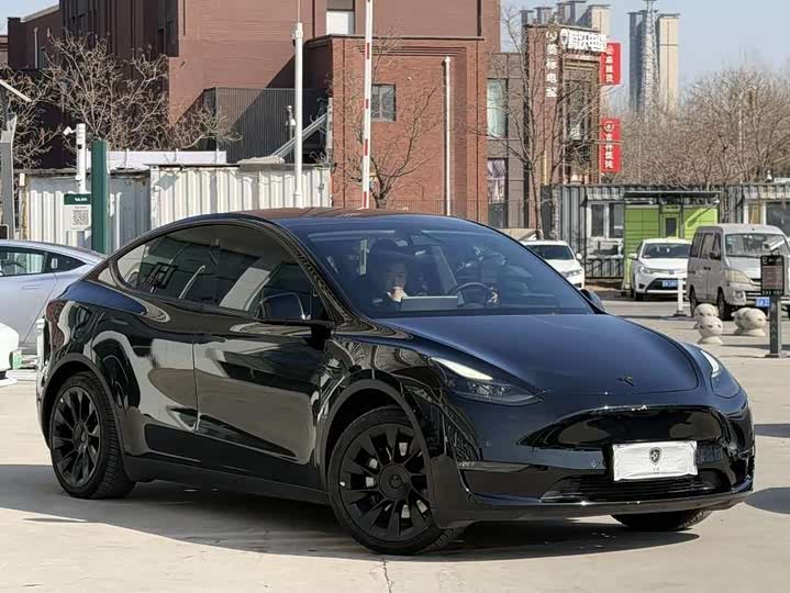 Photo 2 - Tesla Model Y