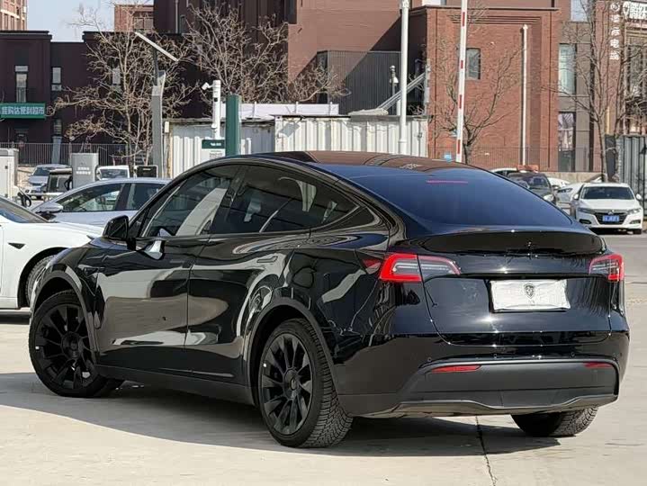 Photo 5 - Tesla Model Y