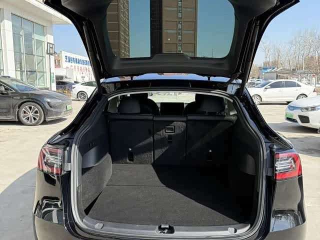 Photo 7 - Tesla Model Y