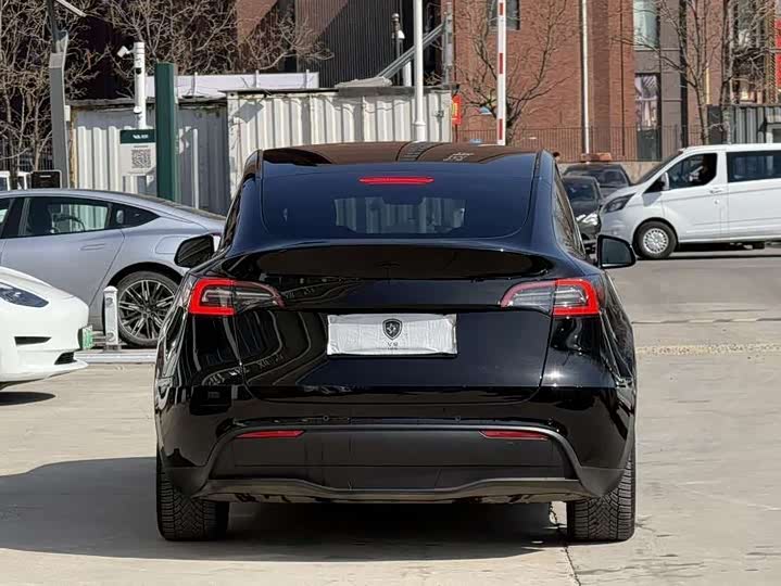 Photo 8 - Tesla Model Y