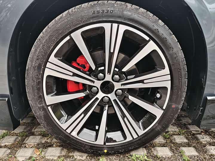 Фото 4 - Geely Preface