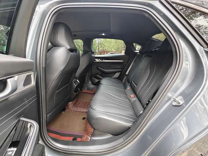 Фото 8 - Geely Preface